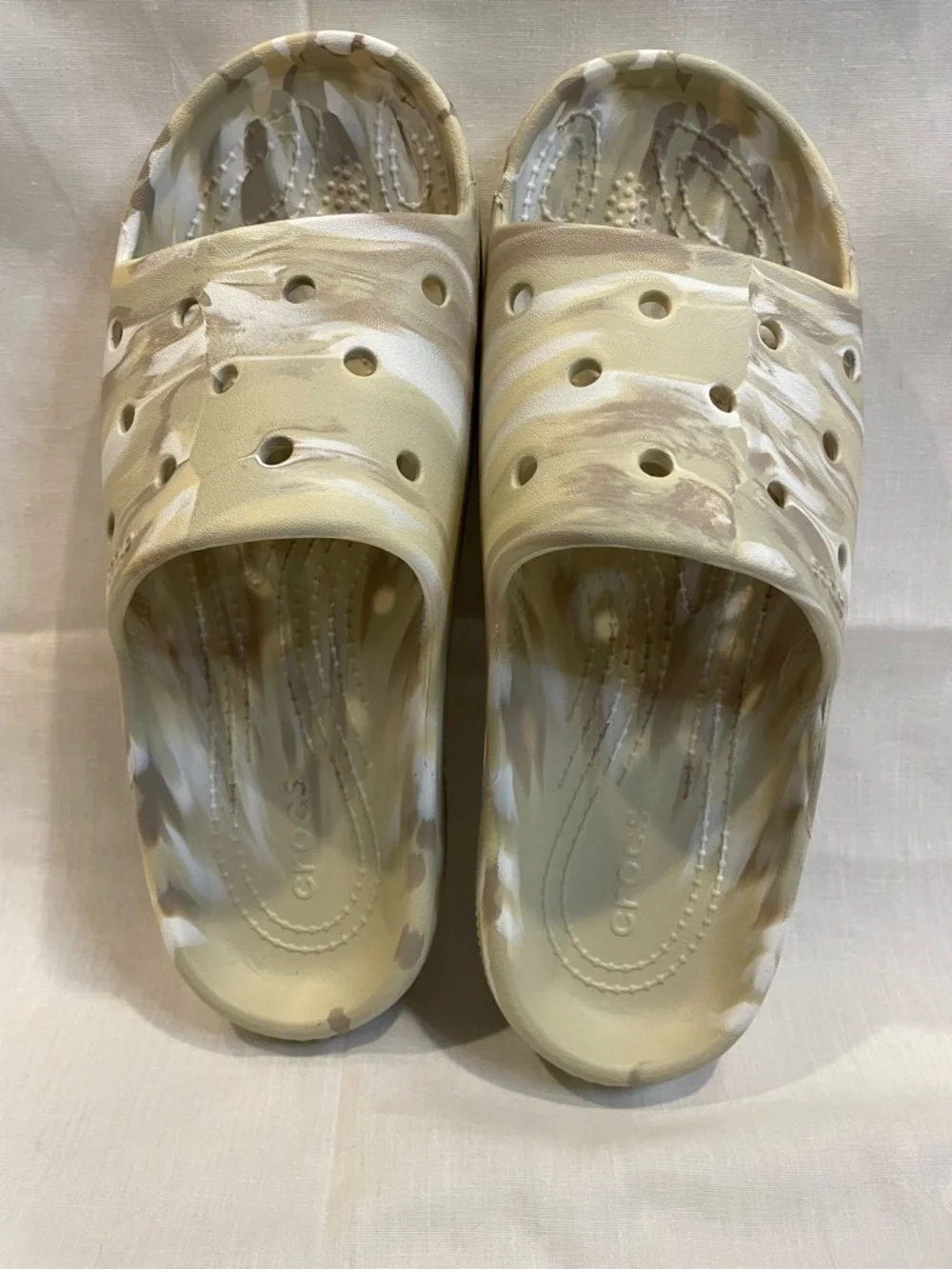 CROCS comfortable slip
